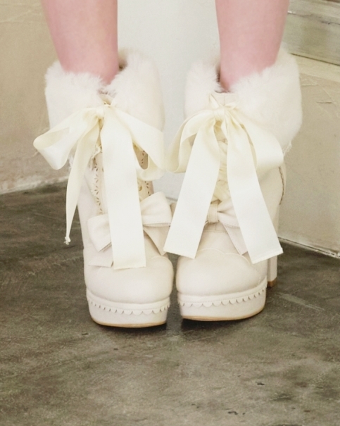 無料で配送  リズリサ　リボン　刺繍　ブーツ　ホワイト　白 LISA LIZ ブーツ