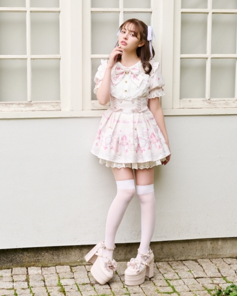 もちもち様 リズ 25枚 Romantic Cosmetics柄セットアップ ｜ LIZ LISA（リズリサ）公式通販