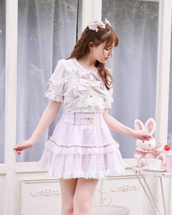 予約商品】半袖ストロベリー刺繍ブラウス ｜ LIZ LISA（リズリサ）公式