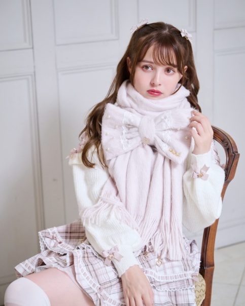 【希少】大人気幻のLIZLISA ピンクふわふわポンチョ 🤍 𝐿𝐼𝑍 𝐿𝐼𝑆𝐴 𝑊𝑖𝑛𝑡𝑒𝑟 𝑐𝑜𝑙𝑙𝑒𝑐𝑡𝑖𝑜𝑛❄️ 🎀着用